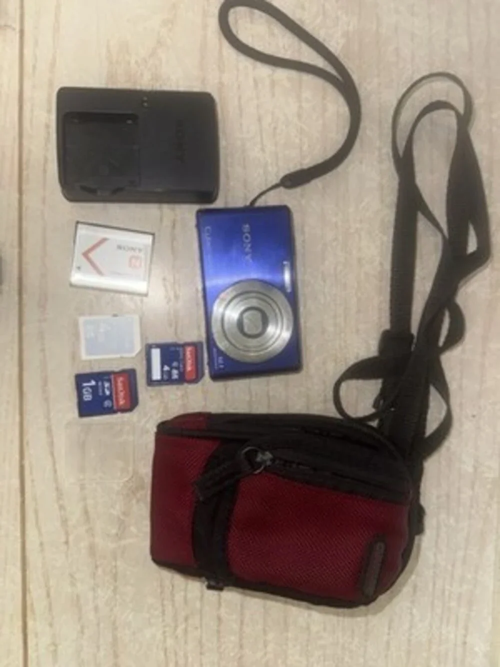Sony Cyber-shot DSC-W530 14.1MP 4x Zoom Blue Battery Charger 3 SD Cards TESTED